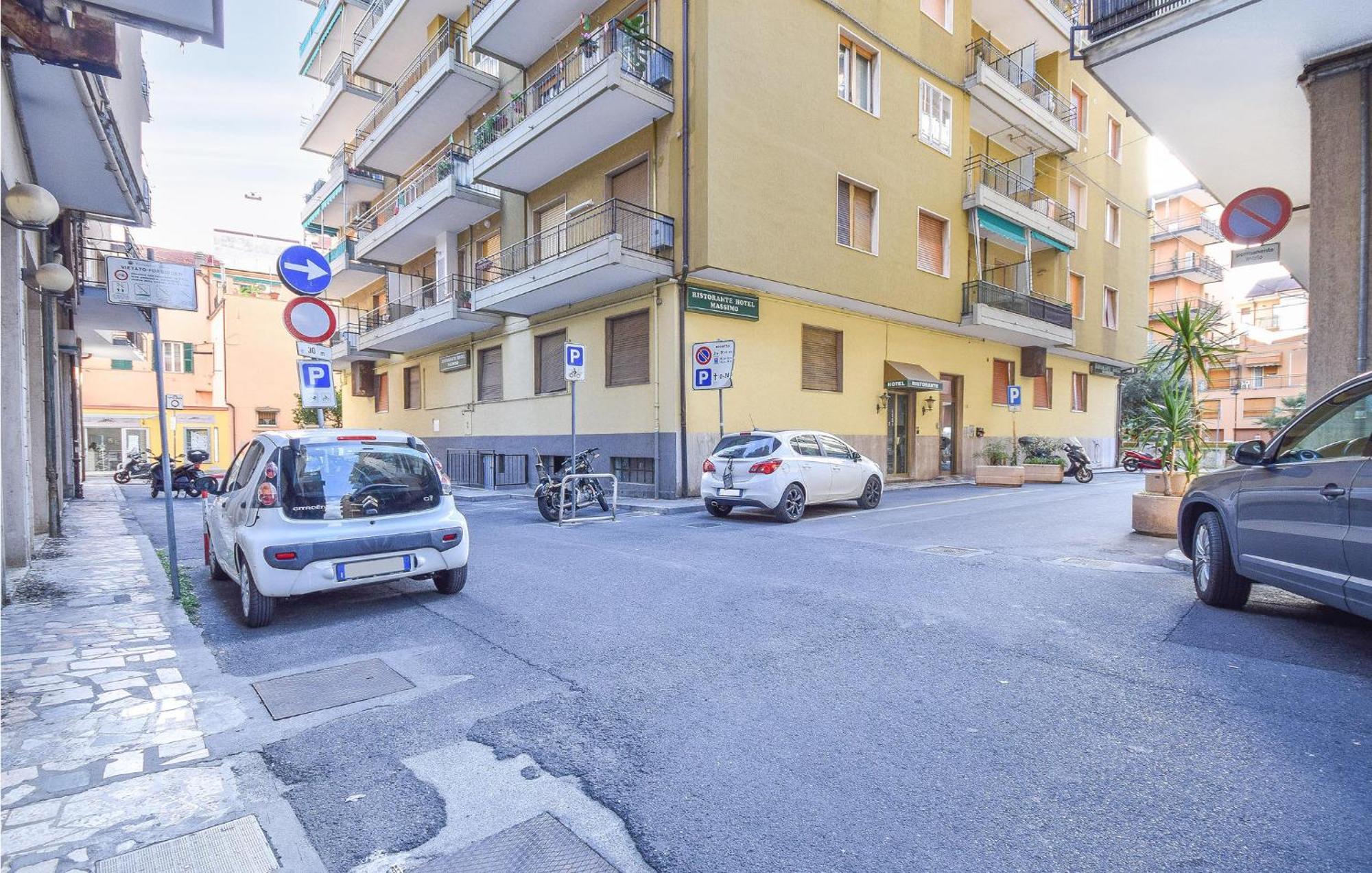 Nice Apartment In Loano With Kitchenette Exterior foto